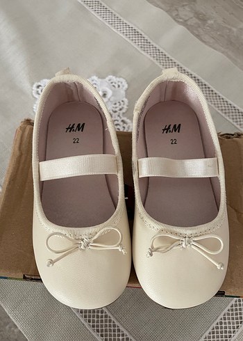 22 Beden H&M Beyaz Kız Çocuk Babet Ayakkabı