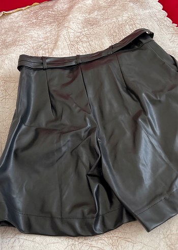 Kemerli Siyah Deri Mini Şort - Görsel 5