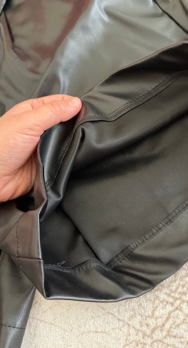 Kemerli Siyah Deri Mini Şort - Görsel 4