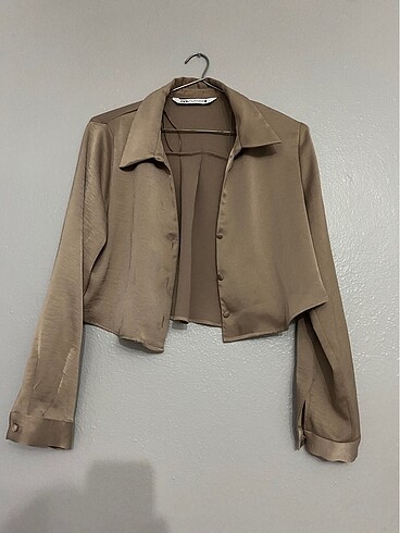 Zara saten görünümlü crop gömlek