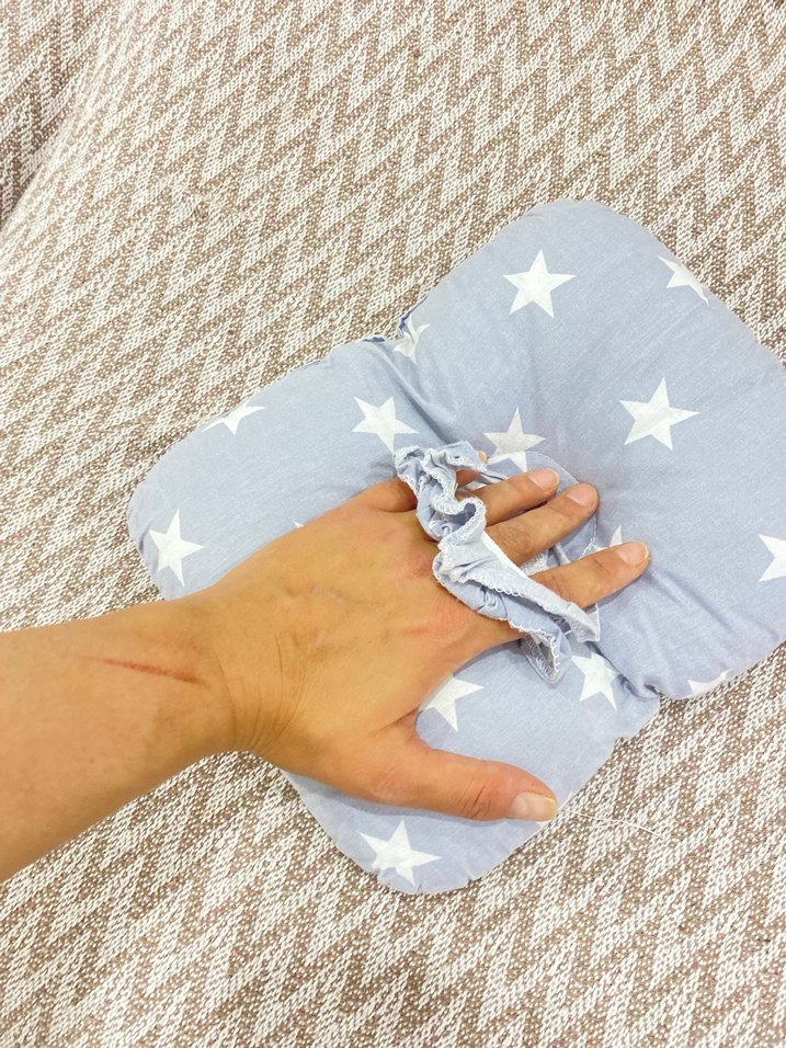 Yıldız Desenli Gri Bebek emzirme Yastığı - Görsel 2