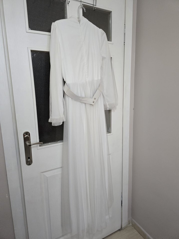 Beyaz Uzun Kollu Drapeli Uzun Elbise - Görsel 5