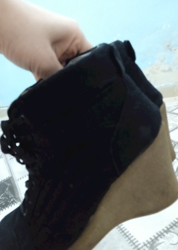 Siyah Süet Kadın Dolgu Topuklu Bot - Görsel 2