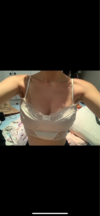 Beyaz Dantelli Crop