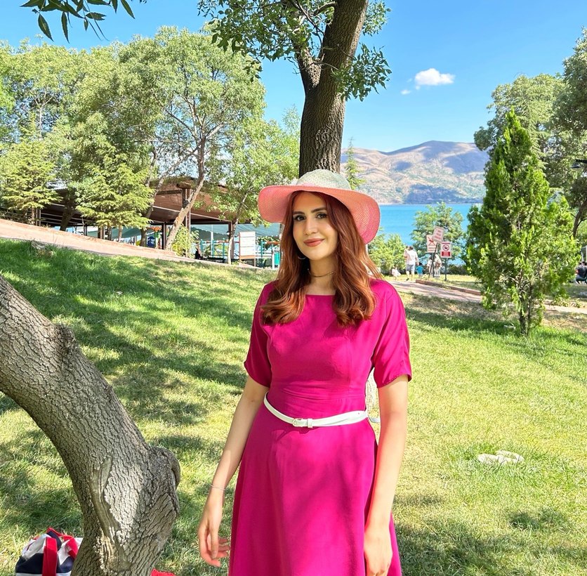 Pembe Elbise - Görsel 4