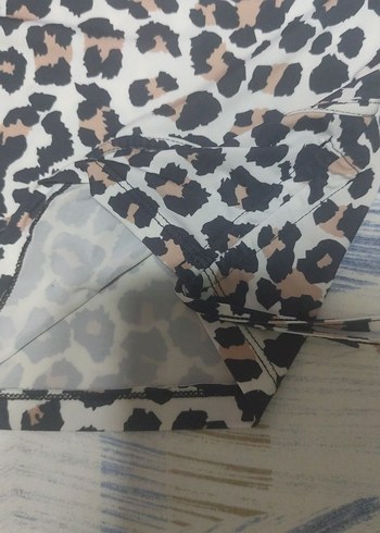 Kahverengi Leopar Desenli Kısa Kollu Bluz - Görsel 4