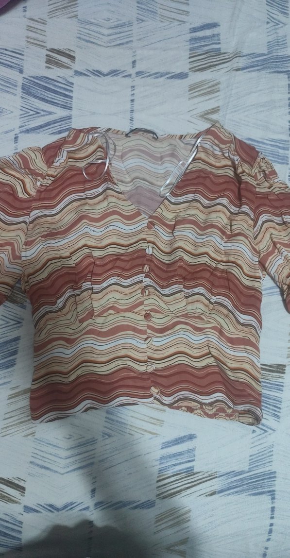 Bohem V Yaka Düğmeli Kısa Kollu bluz - Görsel 4