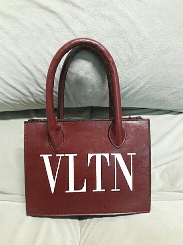 Valentino kol çantası 