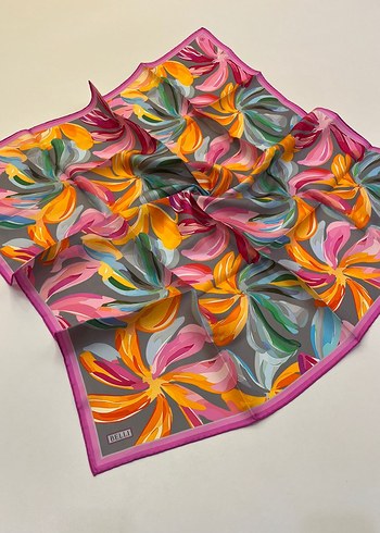 Kadın Pilili Çok Renkli İpek Fular - Görsel 4