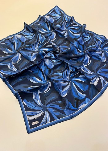 Kadın Pilili Çok Renkli İpek Fular - Görsel 3