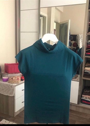 Turkuaz Yüksek Yakalı Kısa Kollu Bluz