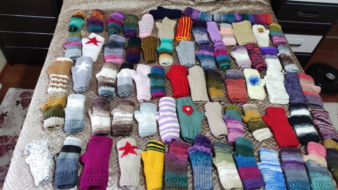 Renkli Örgü Kadın Eldivenleri - Görsel 3