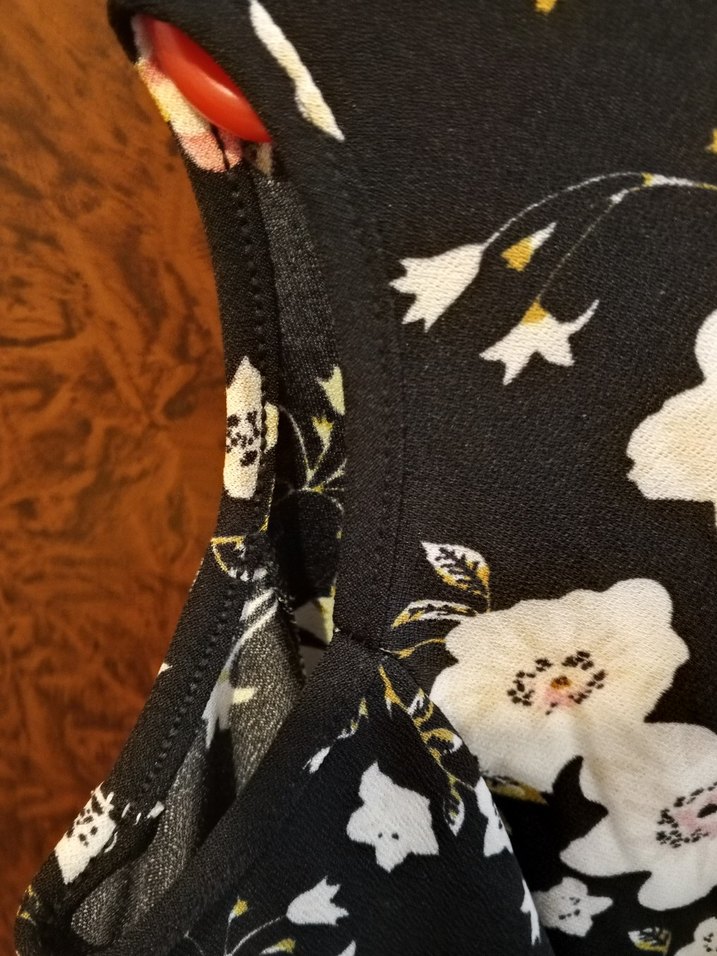 Kısa Kollu Siyah Çiçekli Bohem Bluz - Görsel 4