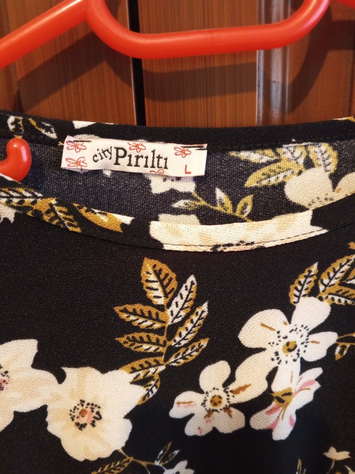 Kısa Kollu Siyah Çiçekli Bohem Bluz - Görsel 3