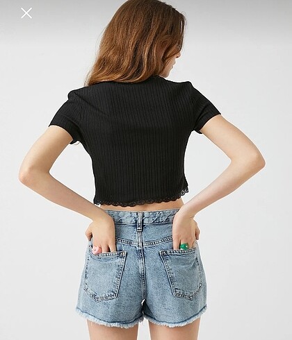 koton crop tişört düğmeli dantel detaylı - Görsel 2