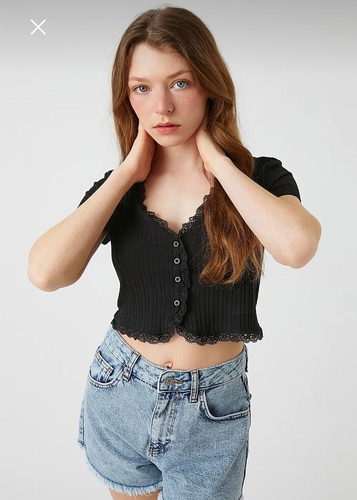 koton crop tişört düğmeli dantel detaylı - Görsel 4