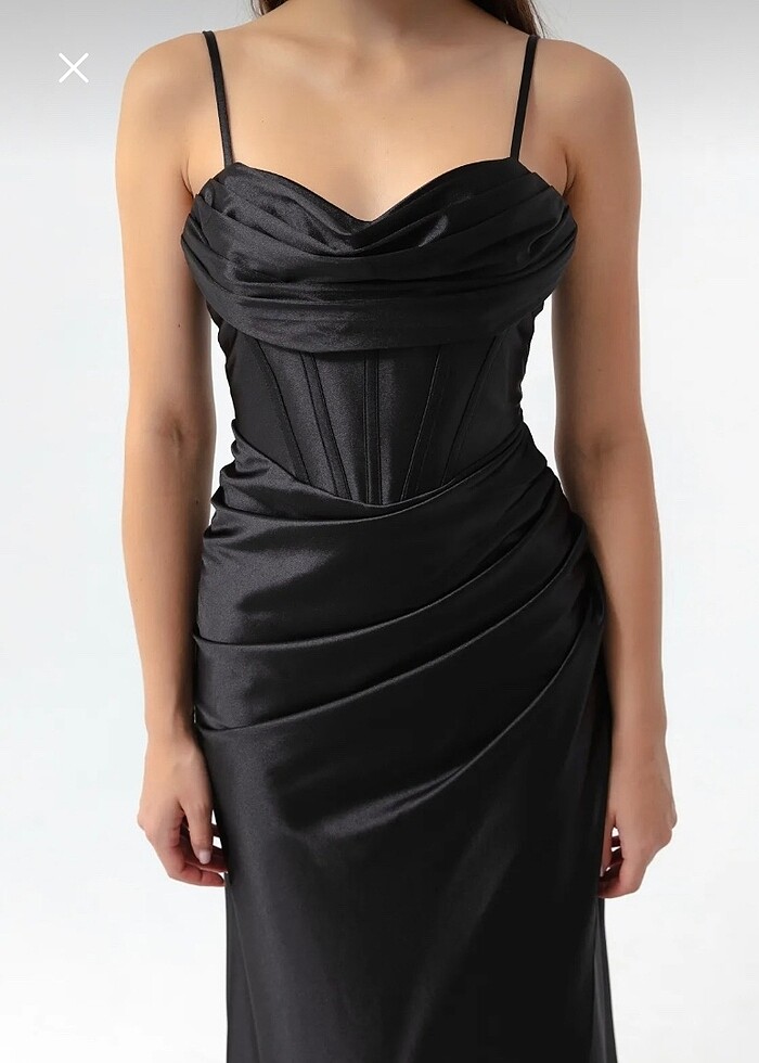 siyah korse detayli yirtmacli saten abiye elbise - Görsel 3