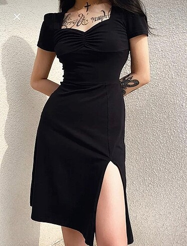 kadın siyah yırtmaçlı günlük elbise