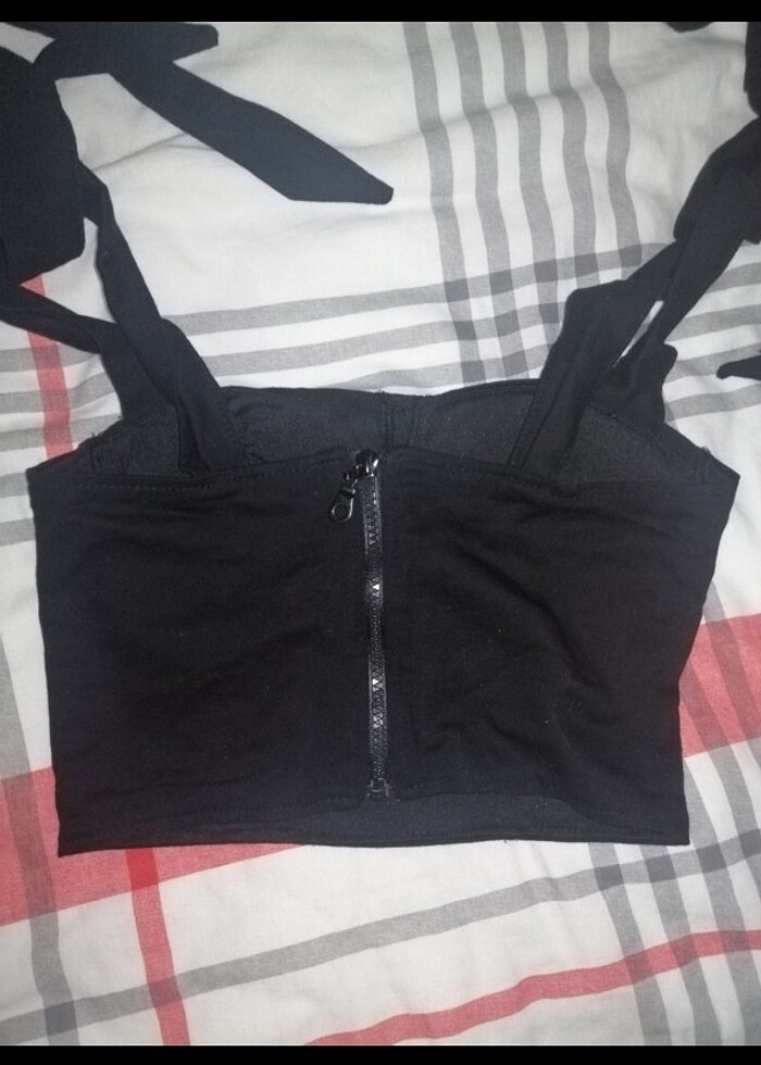 Trendyolmilla siyah askılı bluz - Görsel 2