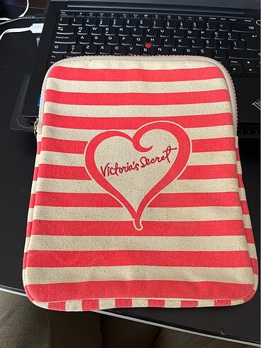 Victoria secret tablet çantası
