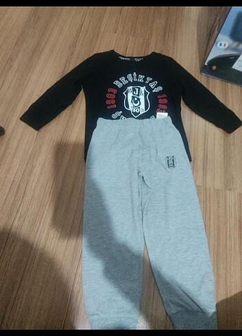 Erkek çocuk pijama, Atatürk'lü t-shirt , lacivert pantolon , kır