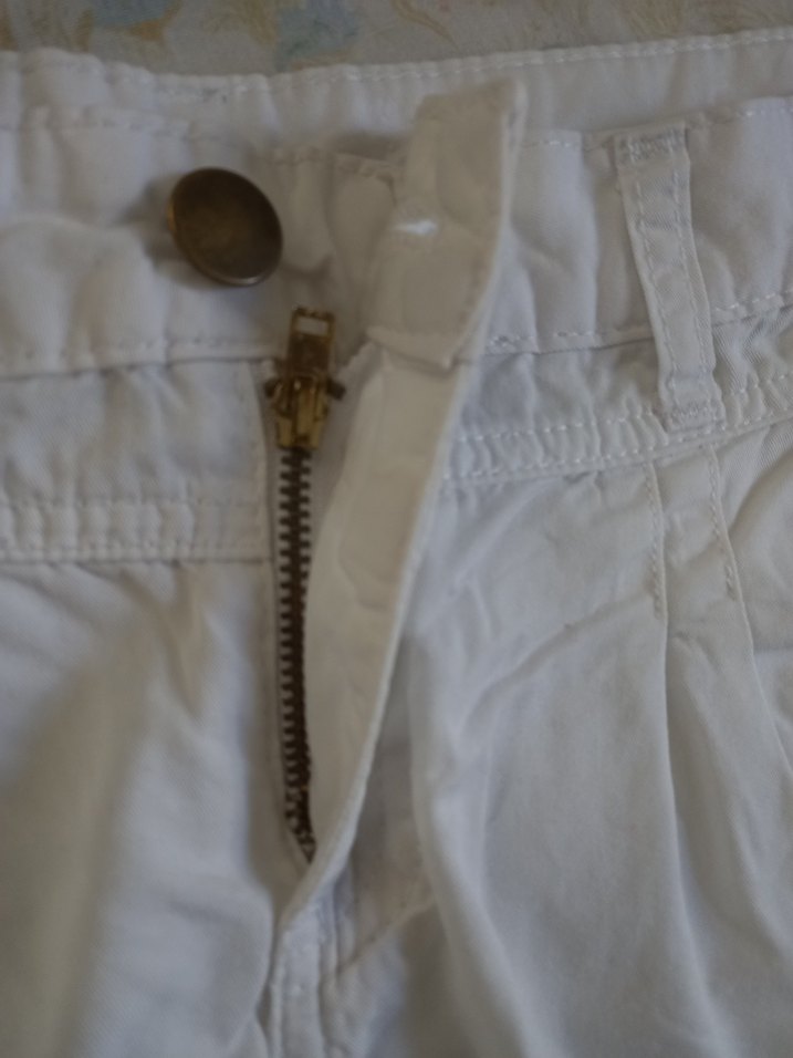 Düğmeli Beyaz Mini Kadın Şort - Görsel 2