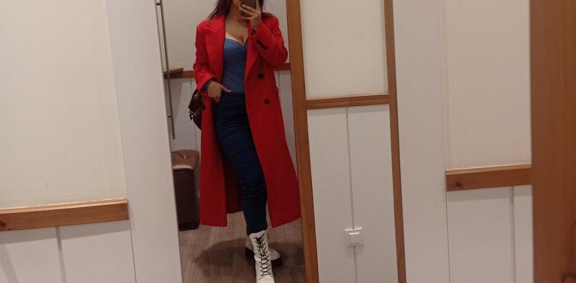 Kırmızı Düğmeli Kaban - Görsel 3