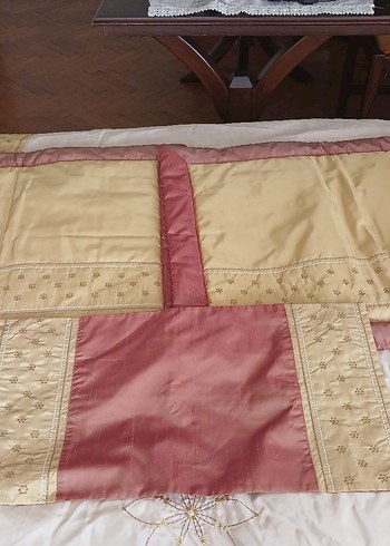 Kahverengi İşlemeli Parlak Yatak Örtüsü - Görsel 3