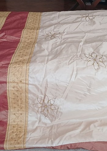 Kahverengi İşlemeli Parlak Yatak Örtüsü - Görsel 2