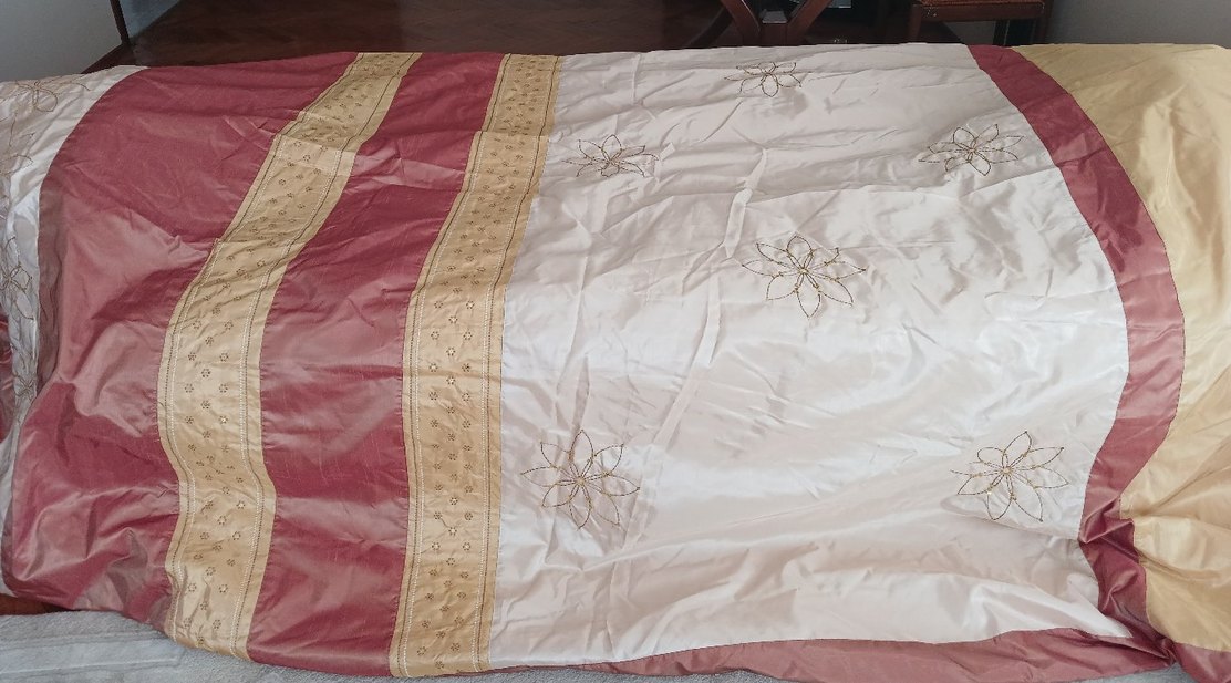 Kahverengi İşlemeli Parlak Yatak Örtüsü - Görsel 2