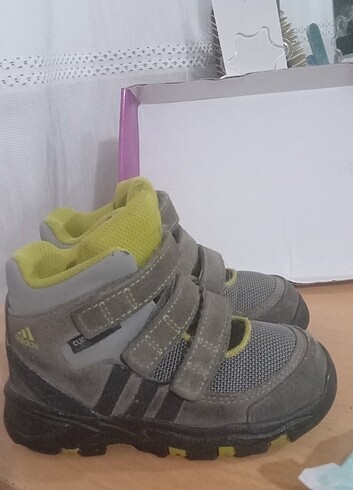 21 Beden Adidas bot