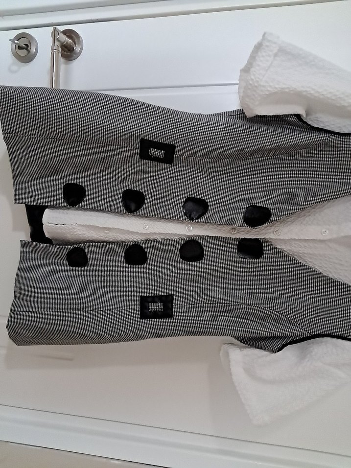 Düğmeli Gri Kısa Kadın Yelek - Görsel 3