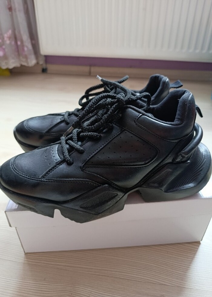 Siyah spor ayakkabısı - Görsel 2