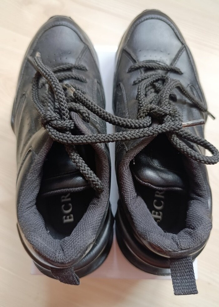 Siyah spor ayakkabısı - Görsel 3