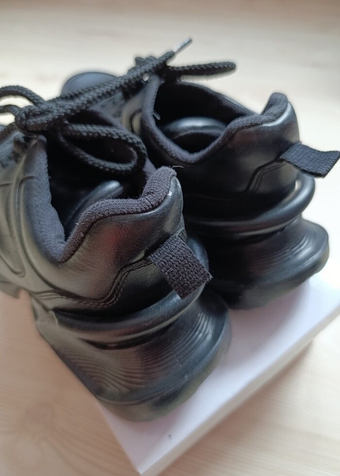 Siyah spor ayakkabısı - Görsel 4