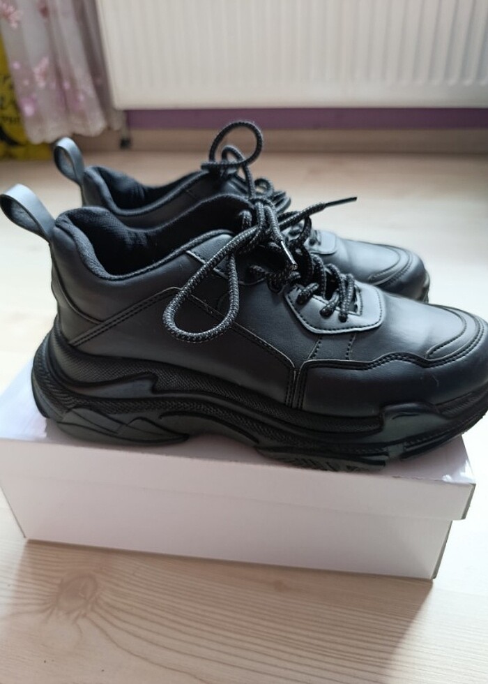 Siyah spor ayakkabısı  - Görsel 2