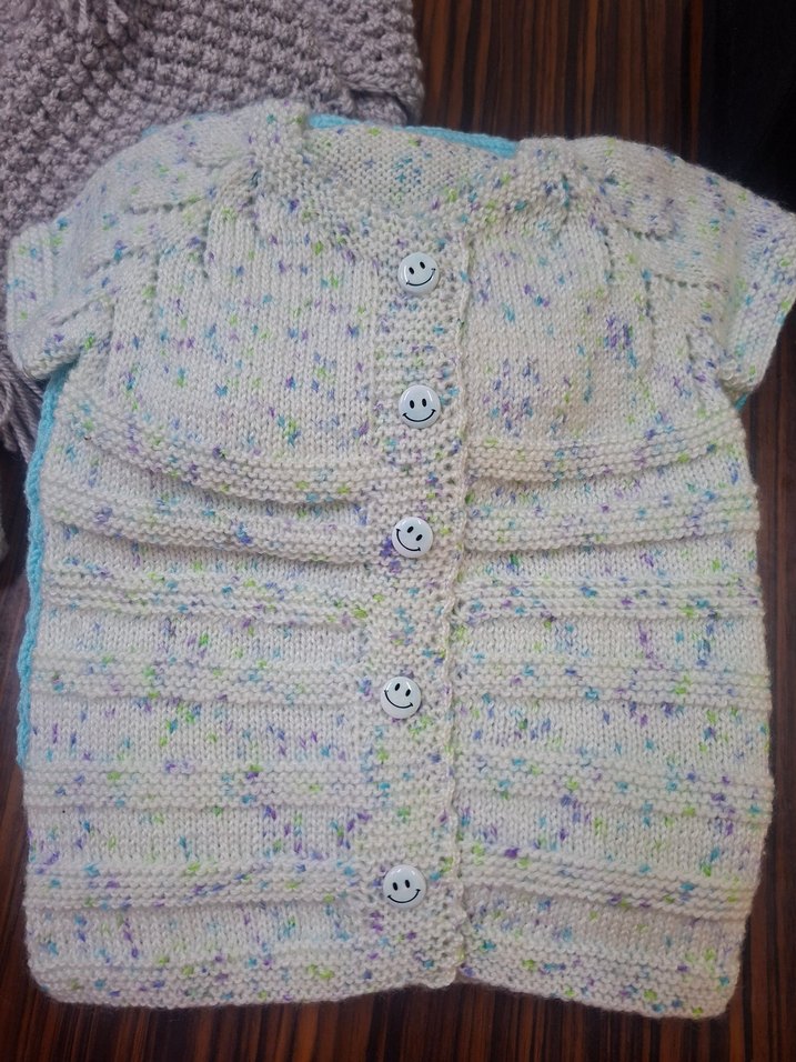 Bej Kısa Örgü Düğmeli Bebek Yeleği - Görsel 2