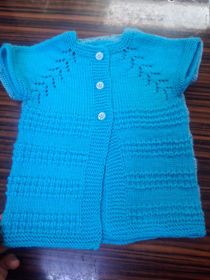 Bej Kısa Örgü Düğmeli Bebek Yeleği - Görsel 5