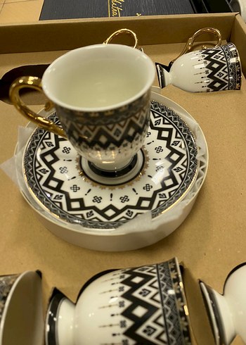 Altın Detaylı Siyah Beyaz Fincan Takımı - Görsel 3