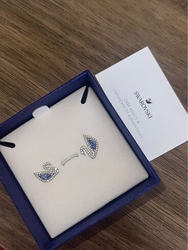  Beden Swarovski küpe