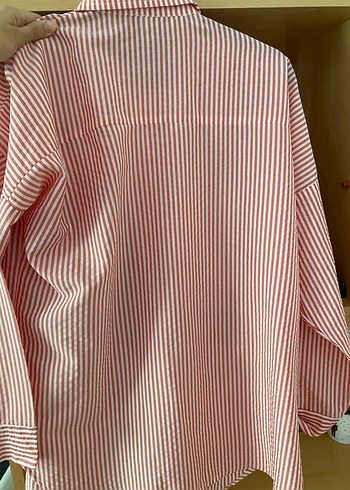 Düğmeli Kırmızı Çizgili Uzun Kollu Kadın Gömlek - Görsel 3