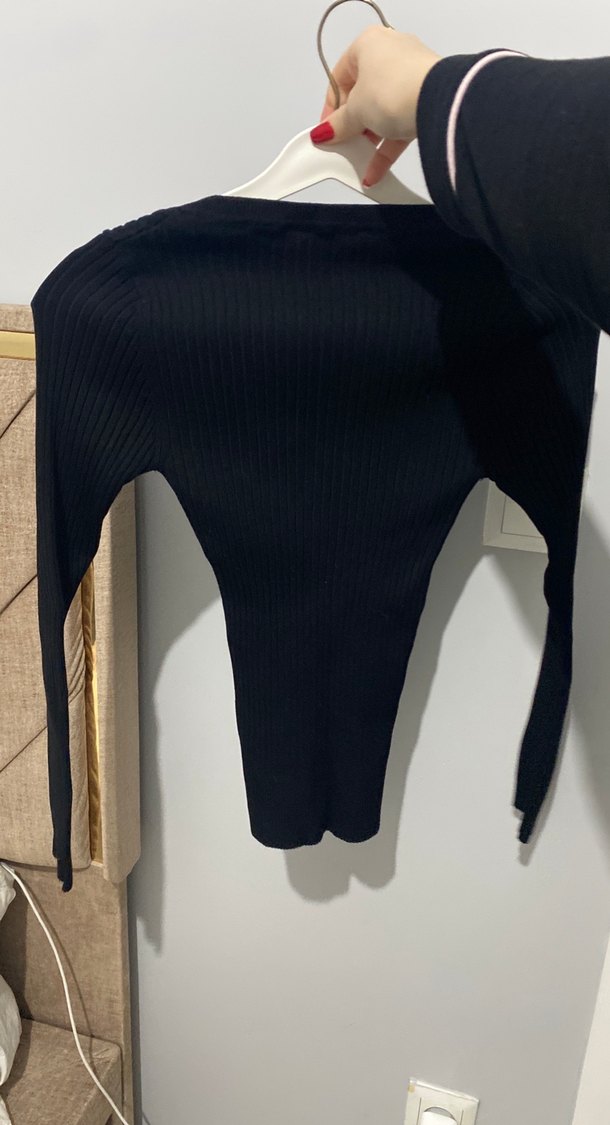 Siyah V Yaka İnce Örgü Kadın Kazak - Görsel 3