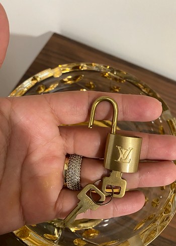 Altın Renkli Zincir Detaylı Kadın Anahtarlık - Görsel 2