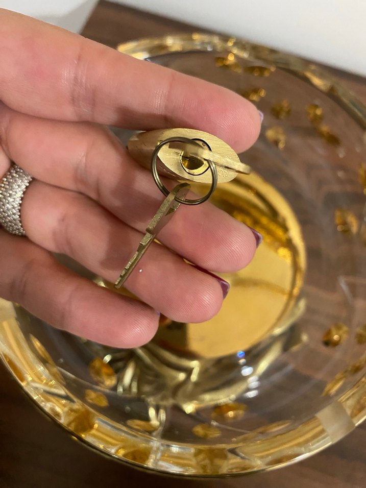 Altın Renkli Zincir Detaylı Kadın Anahtarlık - Görsel 3