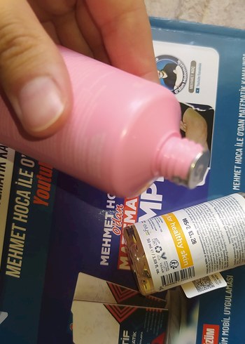 La Roche Posay güneş kremi ve salisilik asit