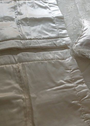tüllü İncili Beyaz Parlak Yatak Örtüsü - Görsel 6