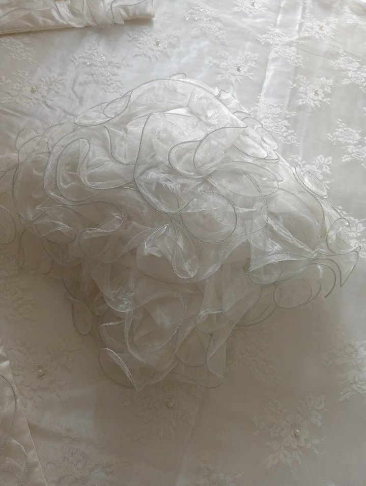 tüllü İncili Beyaz Parlak Yatak Örtüsü - Görsel 5