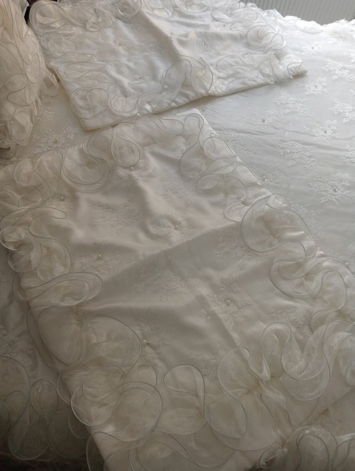 tüllü İncili Beyaz Parlak Yatak Örtüsü - Görsel 4