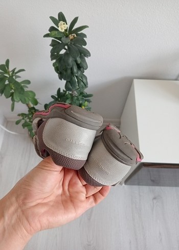 29 Beden gri Renk Kız Çocuk Bej Cırt Cırtlı Sandalet