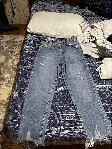 kot mom jean